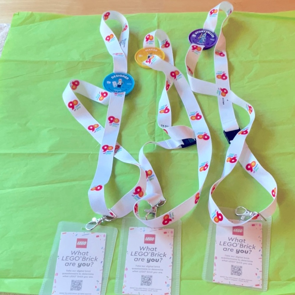 🔵🟡🟣 LEGO LE LANYARD WITH COLLECTABLE POPS 🟣🟡🔵